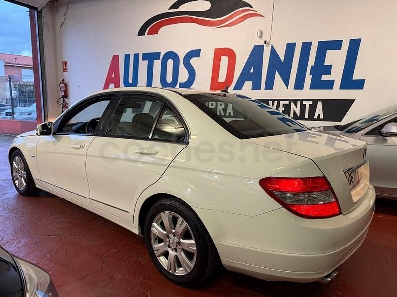 Usado Mercedes C200 Avantgarde 136 CV (100 kW) 2010 Blanco Berlina