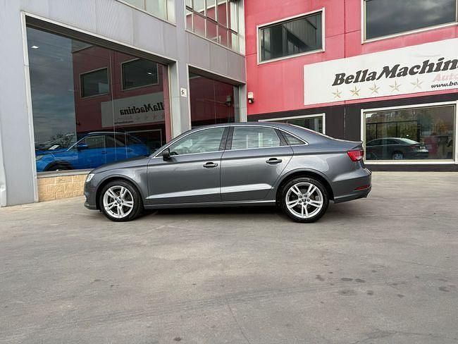 Usado Audi A3 150 CV (110 kW) 2020 Gris / plata Berlina