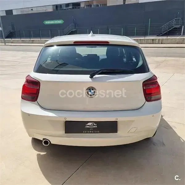 Usado BMW 116 Sport Line 136 CV (100 kW) 2014 Blanco Utilitario