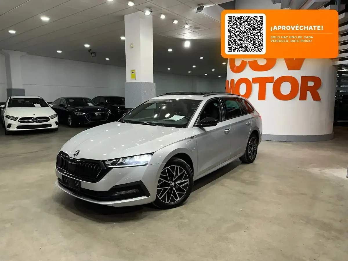 Usado Skoda Octavia Ambition 245 CV (180 kW) 2022 Gris / plata Utilitario