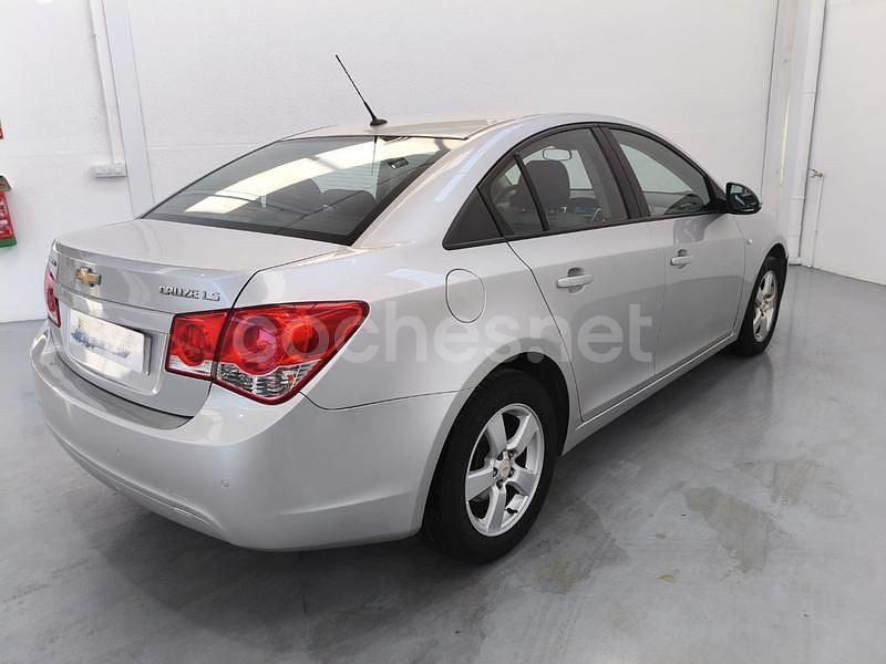 Usado Chevrolet Cruze LT 140 CV (102 kW) 2011 Gris / plata Berlina