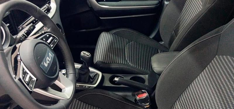 Usado Kia Ceed 101 CV (74 kW) 2025 Blanco Utilitario