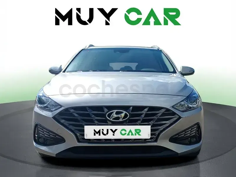 Usado Hyundai i30 116 CV (85 kW) 2021 Gris / plata Familiar