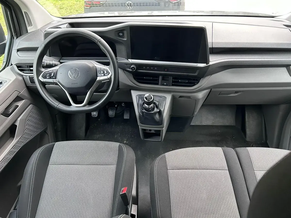 Usado VW Caravelle 110 CV (80 kW) 2025 Gris Van