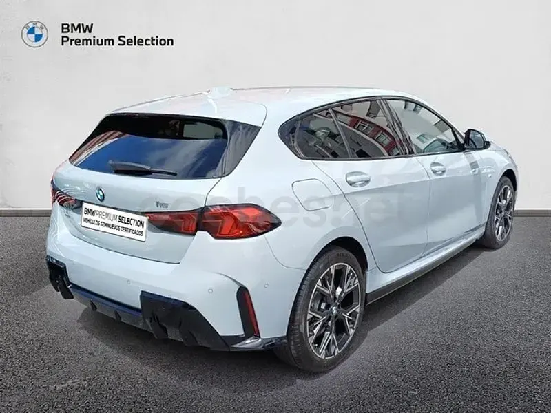 Usado BMW 116 Comfort Edition 122 CV (89 kW) 2025 Gris / plata Utilitario