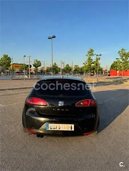 Usado Seat Leon Reference 140 CV (102 kW) 2006 Negro Utilitario