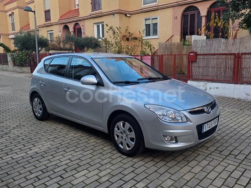 Gris / plata Usado 2007 Hyundai i30 Classic Berlina | 5500 € (Precio justo) - Imagen 1/4