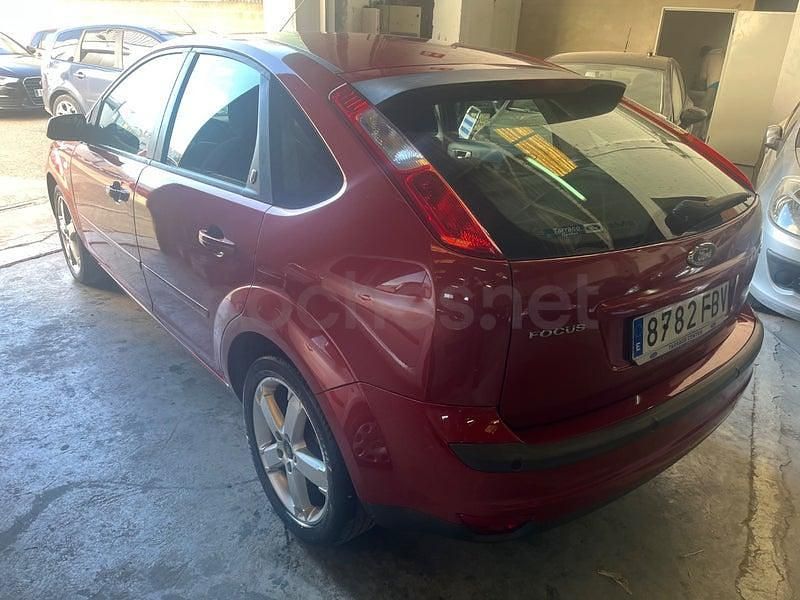 Usado Ford Focus Titanium 136 CV (100 kW) 2007 Granate Berlina