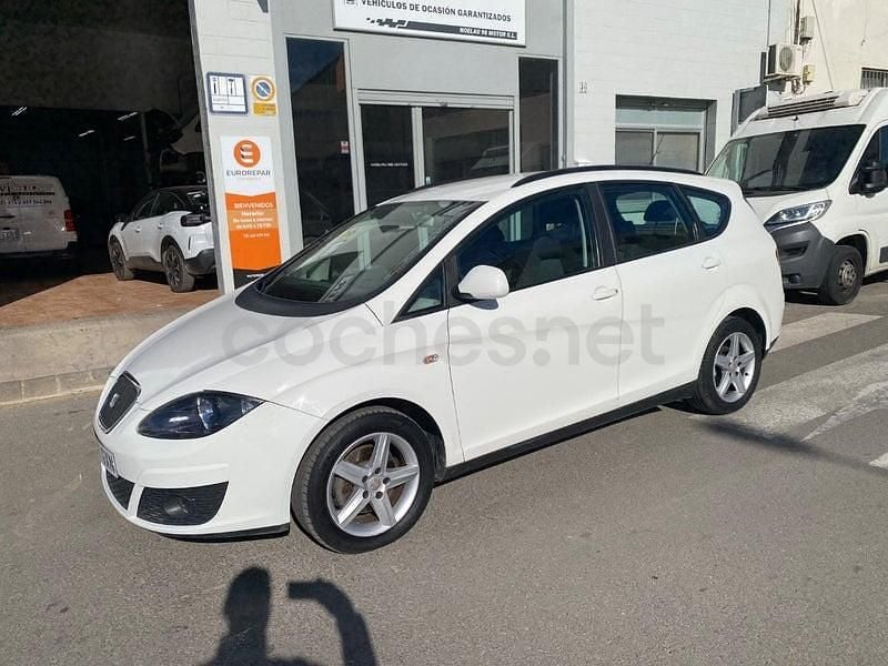 Usado Seat Altea XL Style 105 CV (77 kW) 2010 Blanco Monovolumen