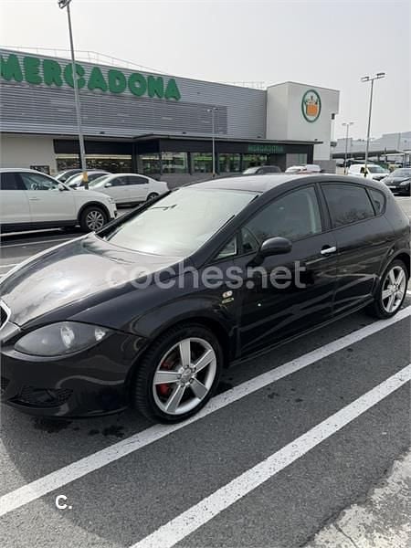 Usado Seat Leon Sport 140 CV (102 kW) 2005 Negro Utilitario