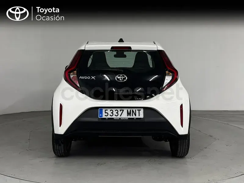 Usado Toyota Aygo X Play 72 CV (52 kW) 2024 Blanco SUV