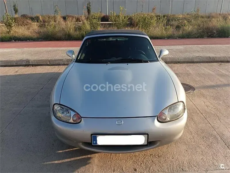 Usado Mazda MX5 110 CV (80 kW) 1998 Gris / plata Descapotable