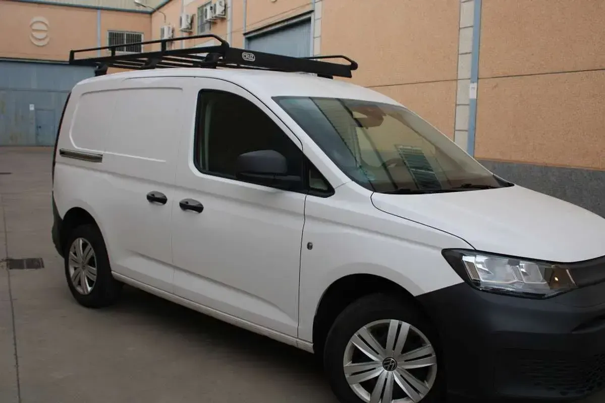 Usado VW Caddy 75 CV (55 kW) 2021 Blanco Monovolumen