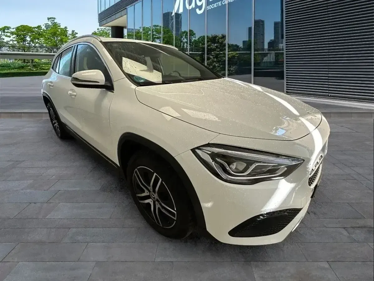 Usado Mercedes GLA200 150 CV (110 kW) 2022 Blanco SUV