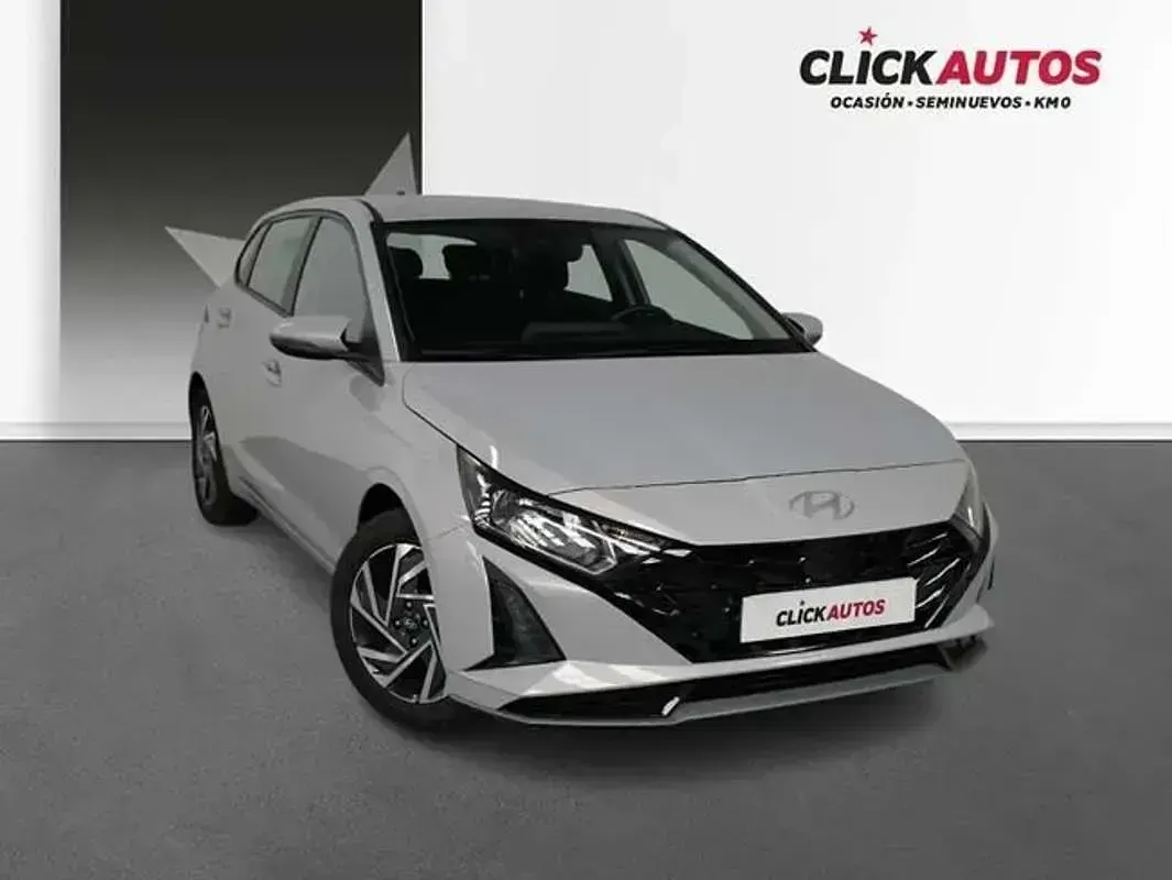 Usado Hyundai i20 101 CV (74 kW) 2025 Gris Utilitario