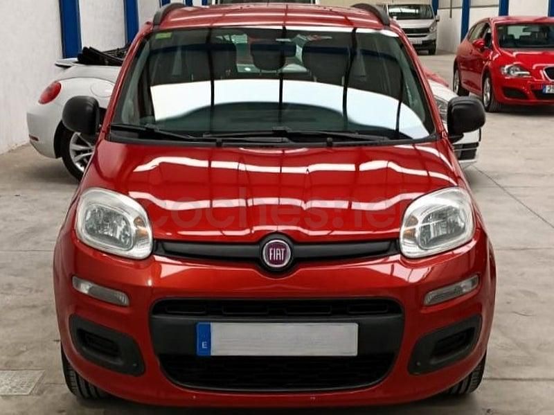 Usado Fiat Panda 69 CV (50 kW) 2016 Granate Utilitario