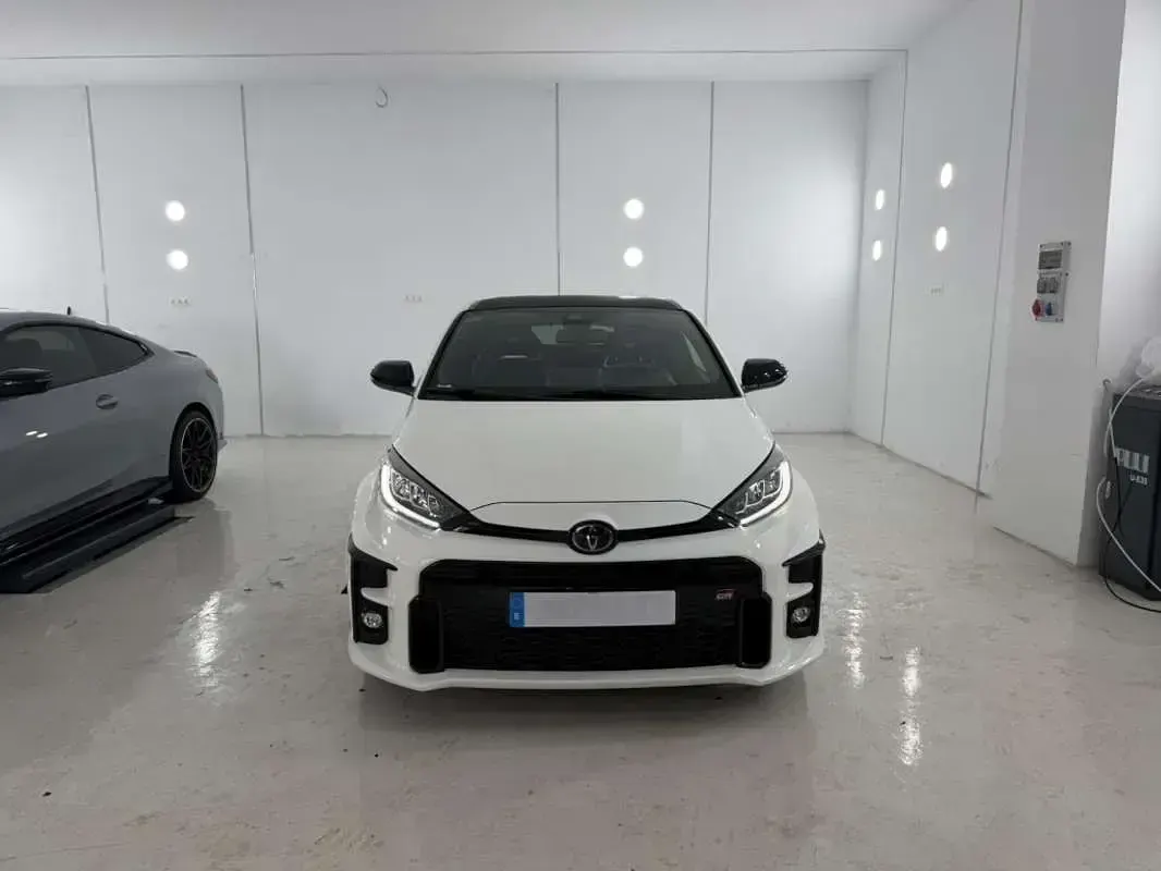 Usado Toyota Yaris 261 CV (191 kW) 2021 Blanco Utilitario
