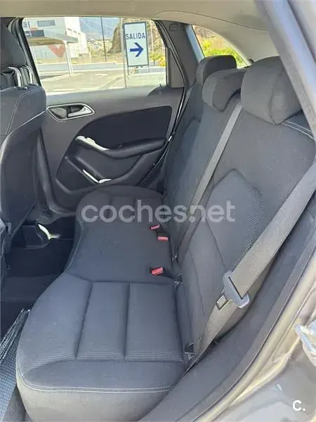 Usado Mercedes B180 122 CV (89 kW) 2012 Gris / plata Utilitario
