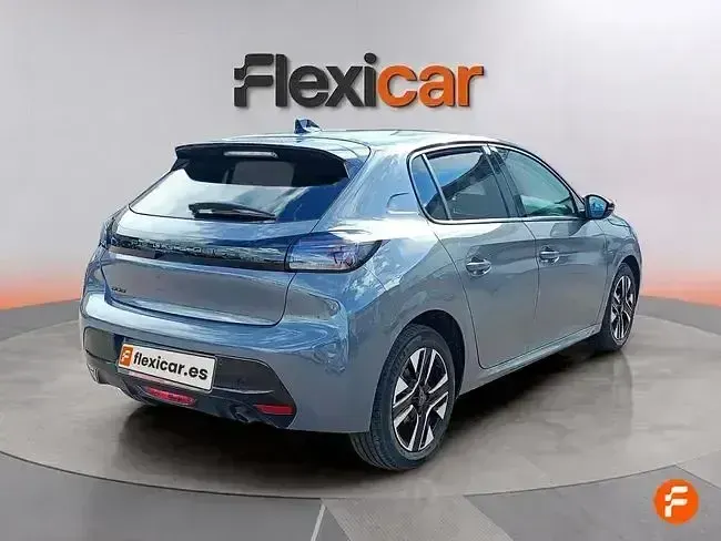 Usado Peugeot 208 Allure 100 CV (73 kW) 2025 Gris Utilitario