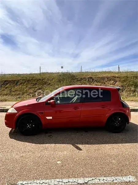 Usado Renault Mégane Dynamique 120 CV (88 kW) 2004 Rojo Berlina