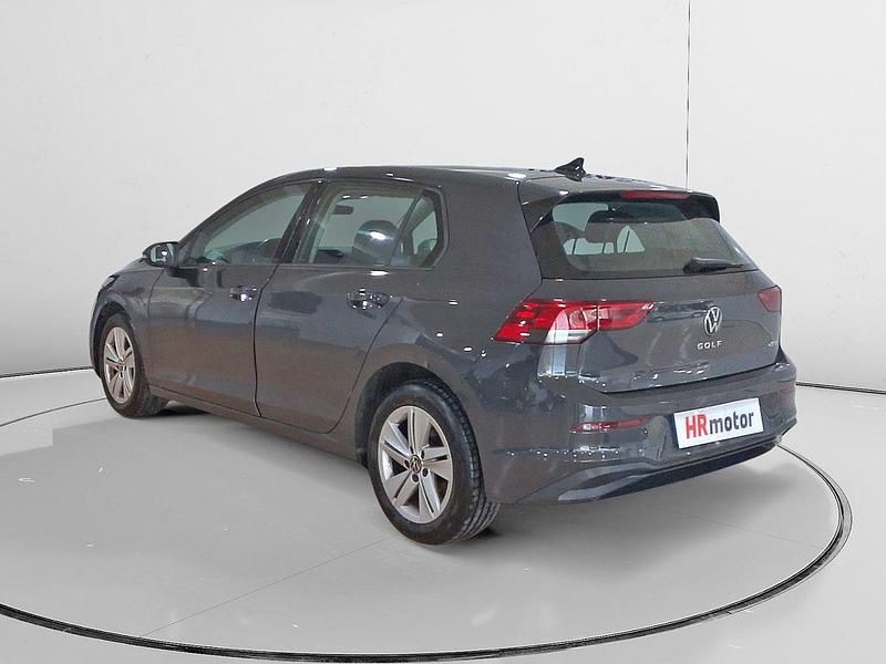 Usado VW Golf VIII Life 150 CV (110 kW) 2021 Gris / plata Berlina