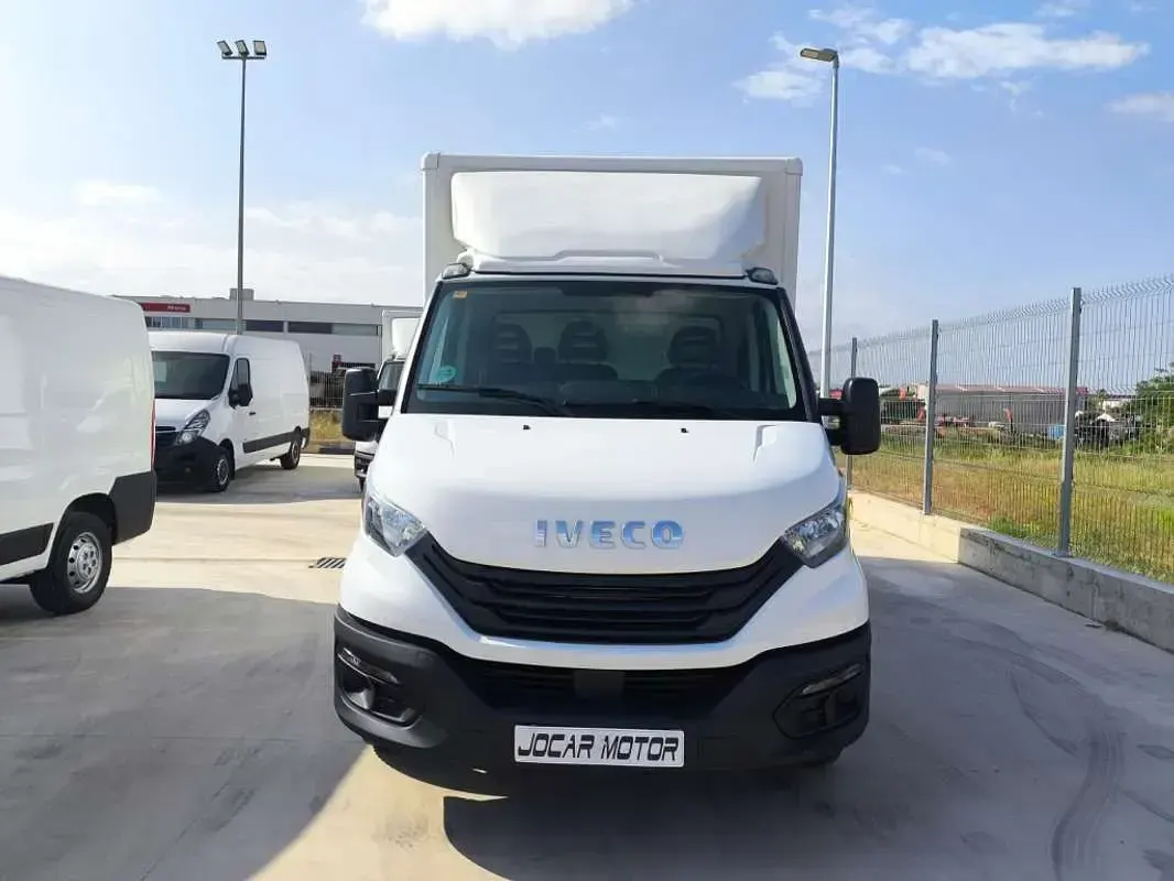 Usado Iveco Daily 160 CV (117 kW) 2023 Blanco Van