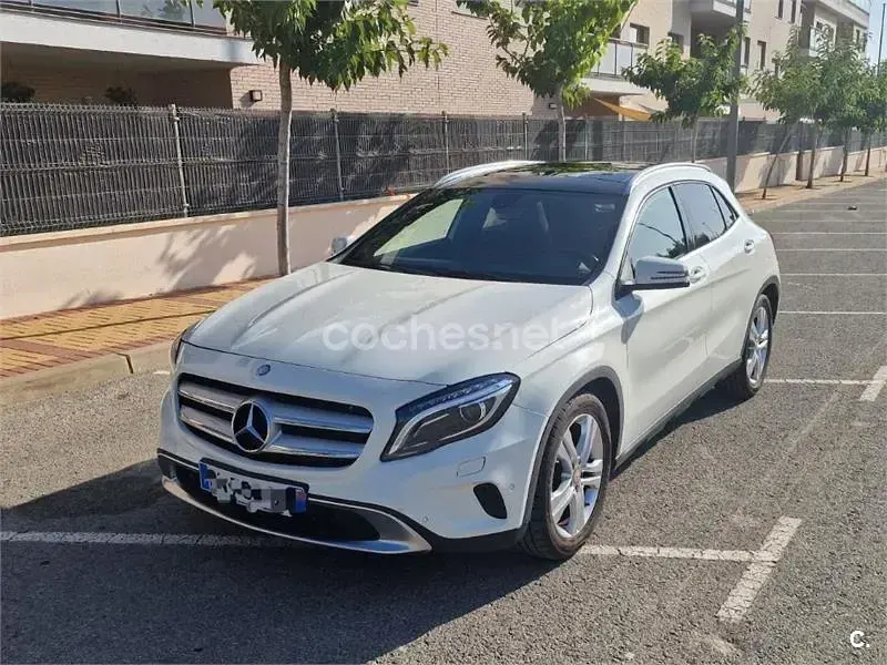 Usado Mercedes GLA220 Style 170 CV (125 kW) 2015 Blanco SUV