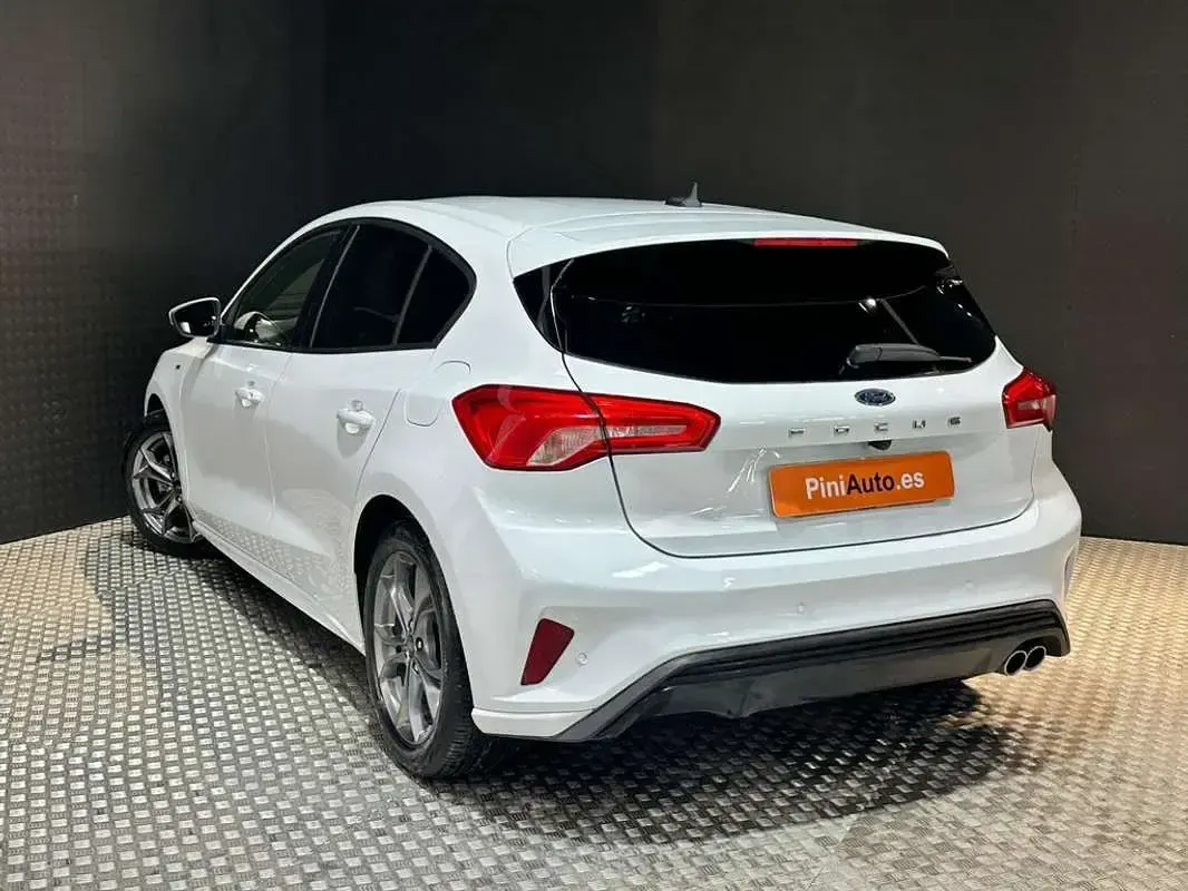 Usado Ford Focus ST-Line 120 CV (88 kW) 2022 Blanco Utilitario
