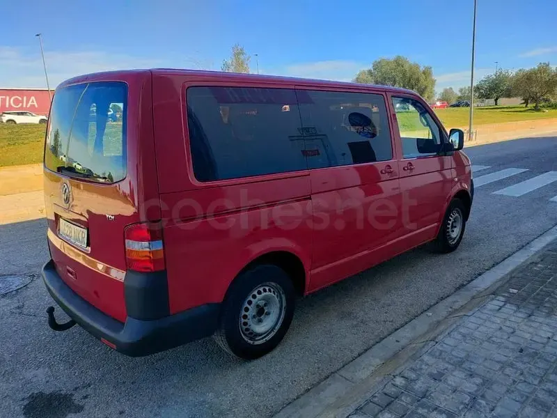 Usado VW Multivan Startline 102 CV (75 kW) 2009 Rojo Monovolumen