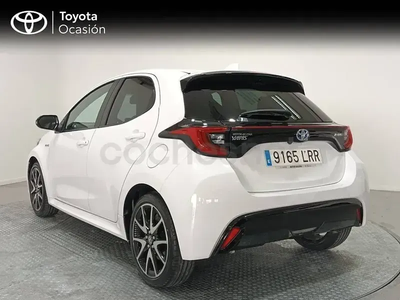 Usado Toyota Yaris Hybrid Style 116 CV (85 kW) 2021 Blanco Berlina
