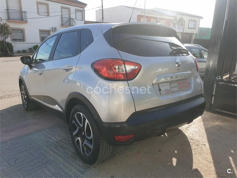 Usado Renault Captur Zen 90 CV (66 kW) 2015 Gris / plata SUV