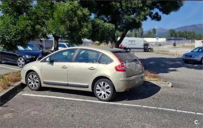 Usado Citroën C4 110 CV (80 kW) 2006 Beige Berlina