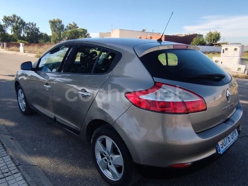 Usado Renault Mégane Dynamique 110 CV (80 kW) 2009 Beige Berlina