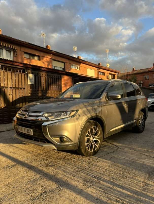 Gris Usado 2017 Mitsubishi Outlander Motion SUV | 12.599 € (Super precio) - Imagen 1/4