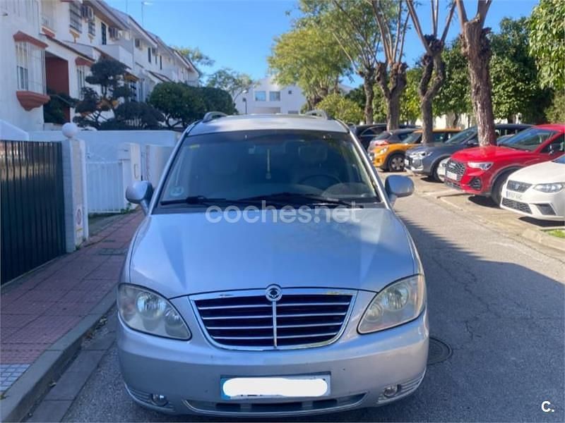 Usado Ssangyong (KGM) Rodius 165 CV (121 kW) 2012 Gris / plata Monovolumen