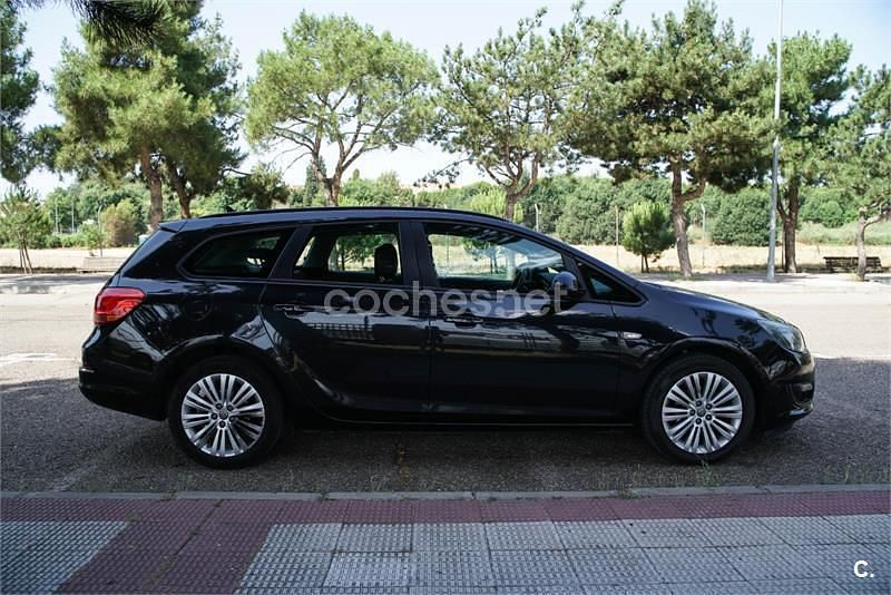 Usado Opel Astra Selective 140 HP (102 kW) 2015 Preto Carrinha