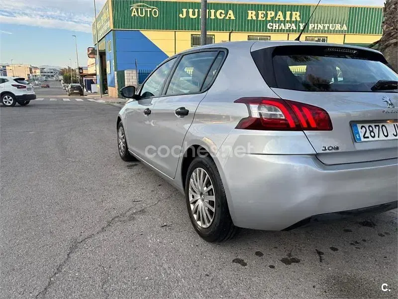 Usado Peugeot 308 Access 92 CV (67 kW) 2015 Gris / plata Berlina