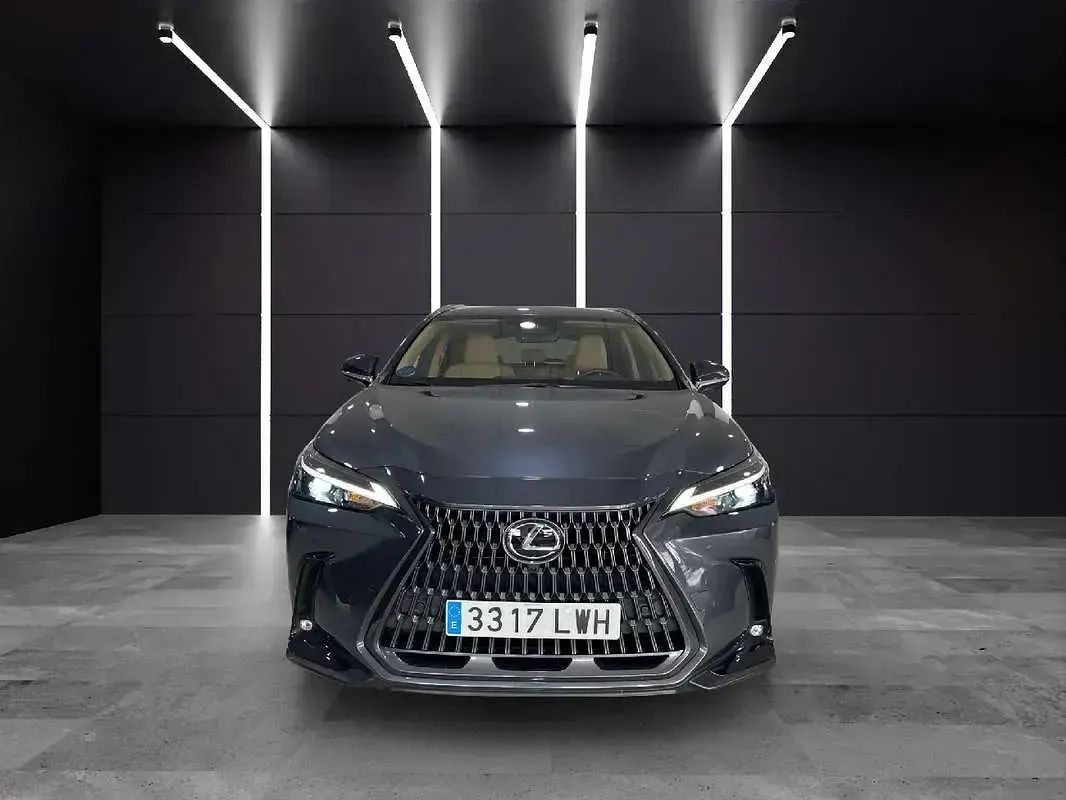 Usado Lexus NX300h Executive Line 306 CV (225 kW) 2022 Gris SUV