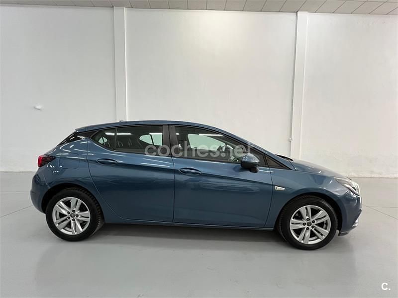 Usado Opel Astra Excellence 110 HP (80 kW) 2017 Azul Sedan