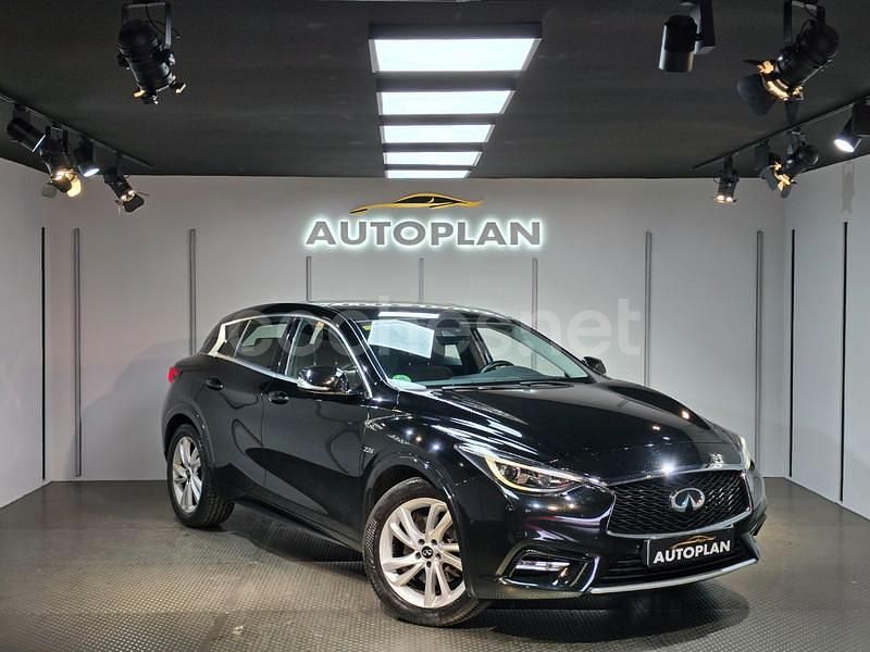 Usado Infiniti Q30 Sport Tech 170 CV (125 kW) 2018 Negro Berlina