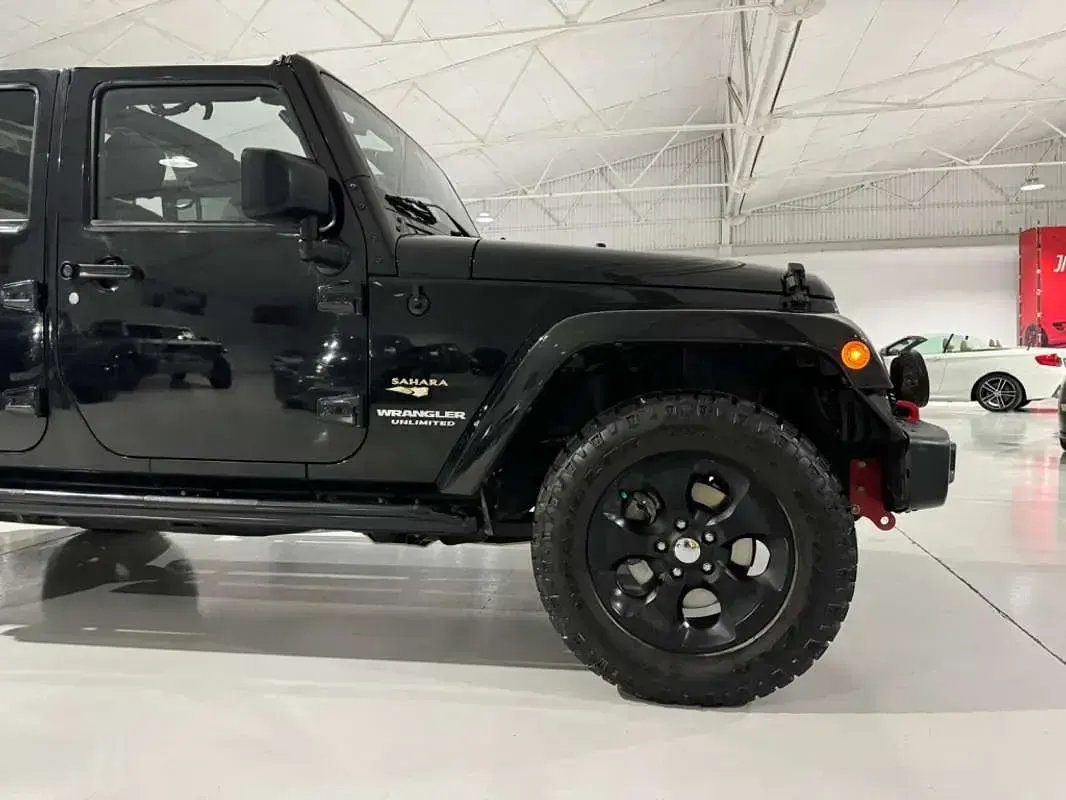 Usado Jeep Wrangler Sahara 200 CV (147 kW) 2015 Negro SUV