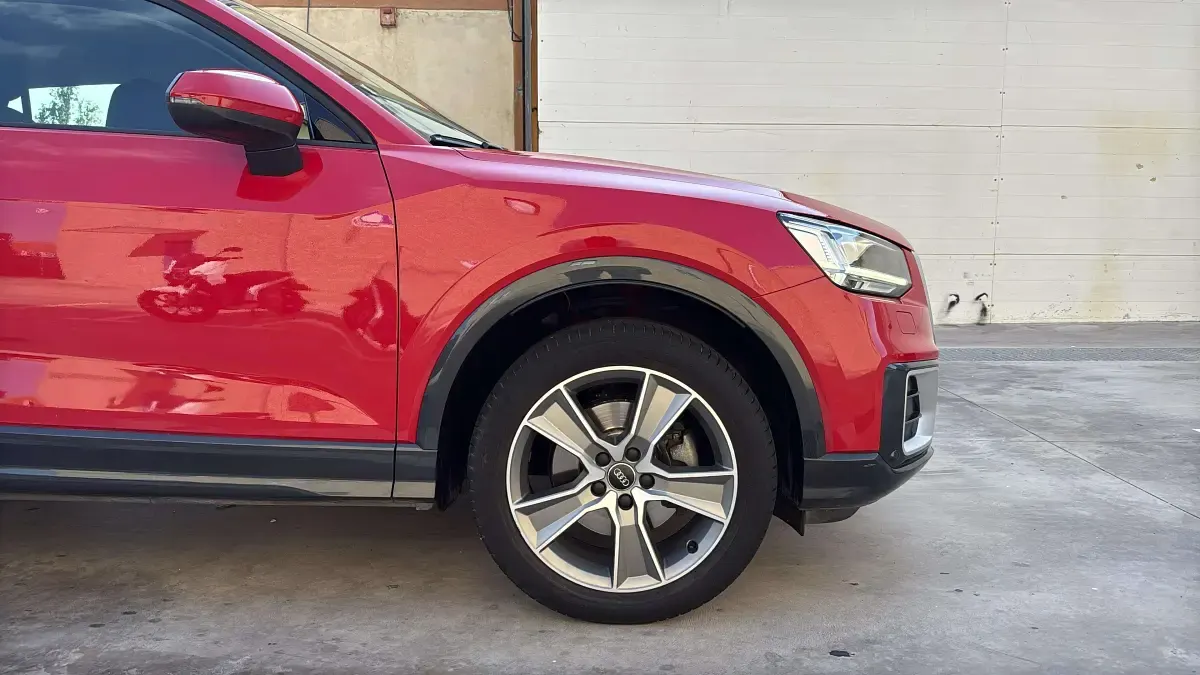 Usado Audi Q2 Advanced Plus 116 CV (85 kW) 2018 Rojo SUV