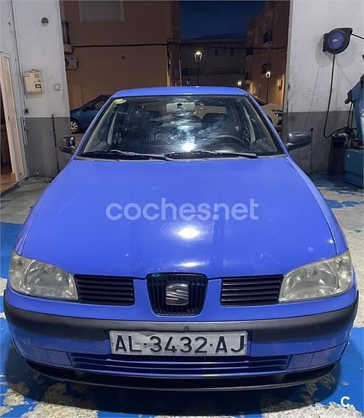 Azul Usado 2000 Seat Ibiza Berlina | 1499 € (Precio justo) - Imagen 1/4