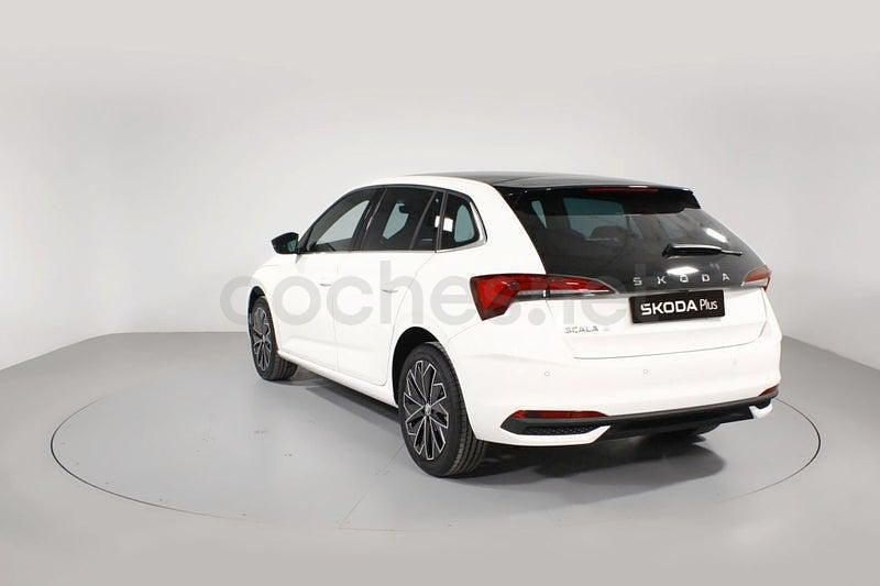 Usado Skoda Scala 115 CV (84 kW) 2024 Blanco Utilitario