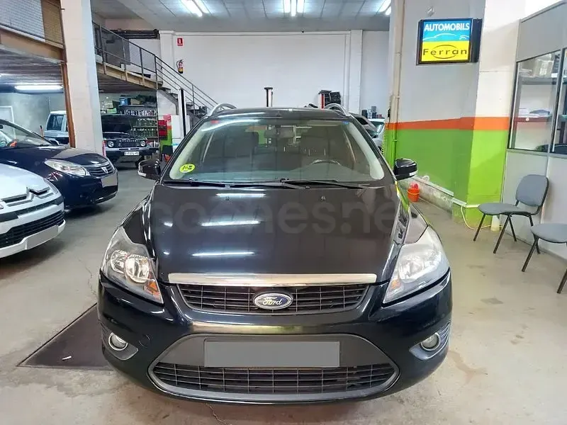 Usado Ford Focus Trend 109 CV (80 kW) 2010 Negro Familiar