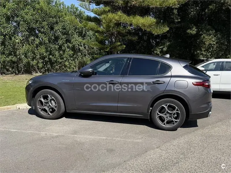 Usado Alfa Romeo Stelvio 200 CV (147 kW) 2018 Gris / plata SUV