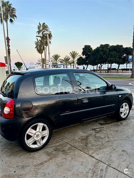Negro Usado 2005 Renault Clio II Berlina | 2300 € (Buen precio) - Imagen 1/4
