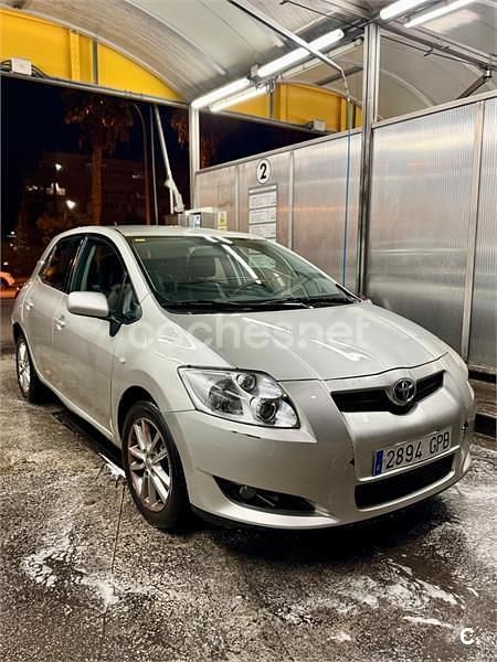 Gris / plata Usado 2010 Toyota Auris Berlina | 7500 € (Precio justo) - Imagen 1/4