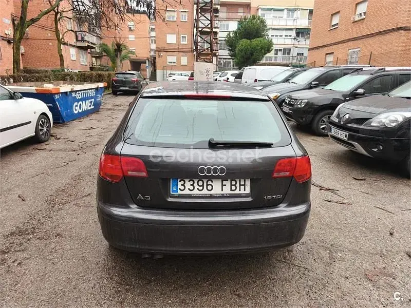 Usado Audi A3 Sportback Ambition 105 CV (77 kW) 2006 Gris / plata Utilitario