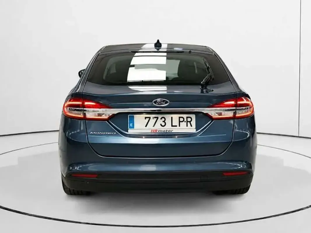 Usado Ford Mondeo Trend 120 CV (88 kW) 2021 Azul Berlina